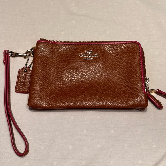 NWOT Coach Double Zip Corner Wristlet, Brown Leather, with hangtag - Picture 1 of 11